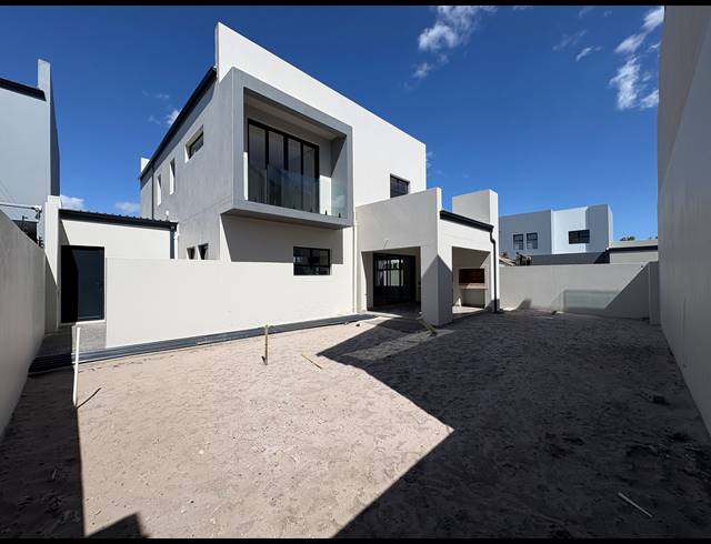 4 BEDROOM HOUSE FOR SALE IN SANDOWN